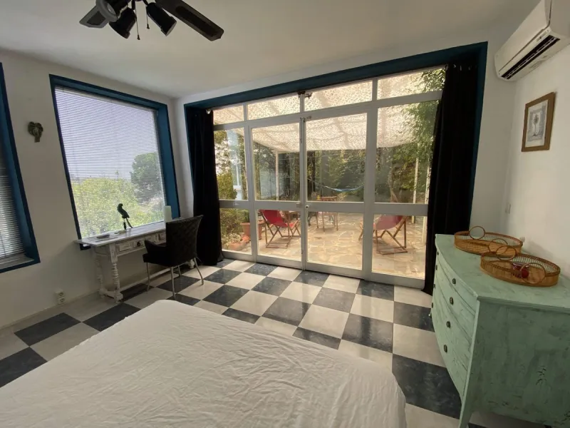 Residence or boutique hotel with stunning sea views