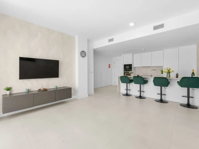 ELEGANT 2-BEDROOM APARTMENT WITH MEDITERRANEAN VIEWS!