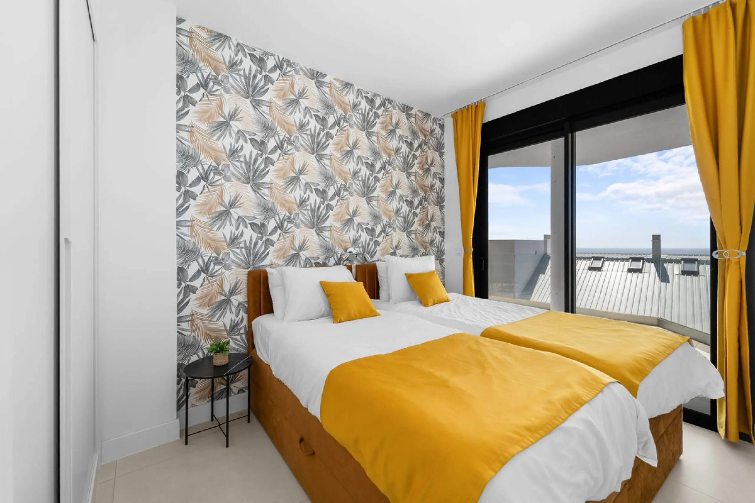 ELEGANT 2-BEDROOM APARTMENT WITH MEDITERRANEAN VIEWS!