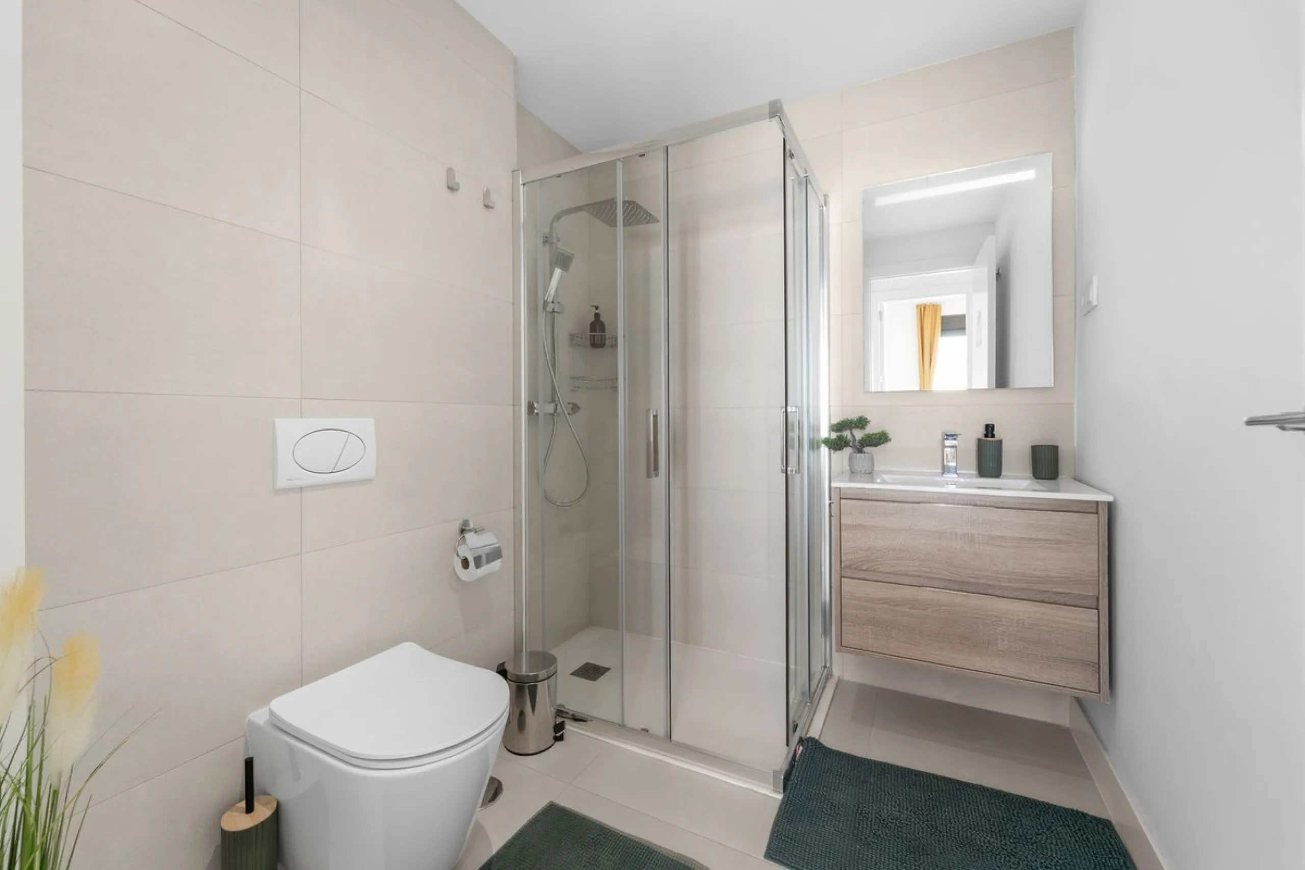 ELEGANT 2-BEDROOM APARTMENT WITH MEDITERRANEAN VIEWS!