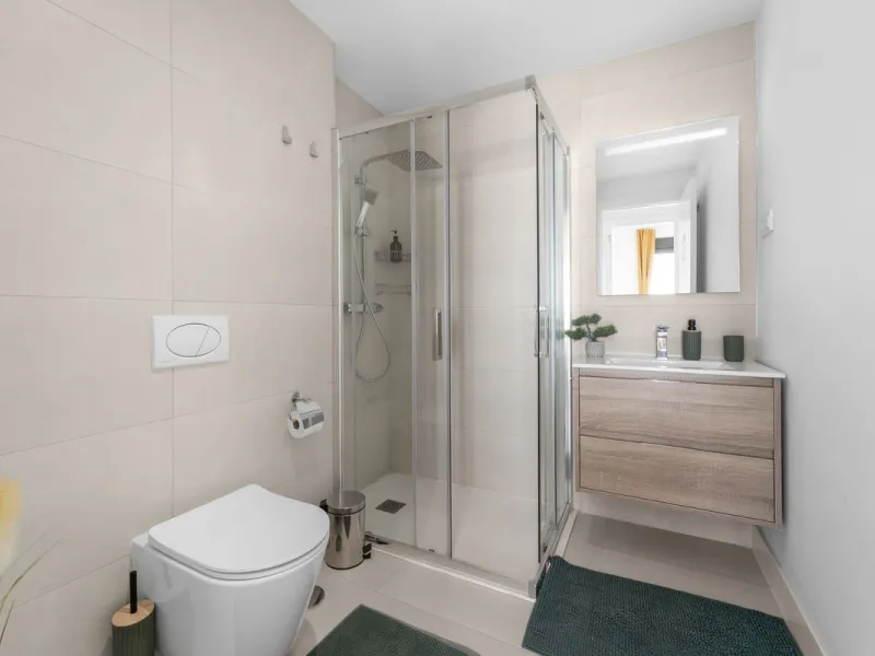 ELEGANT 2-BEDROOM APARTMENT WITH MEDITERRANEAN VIEWS!