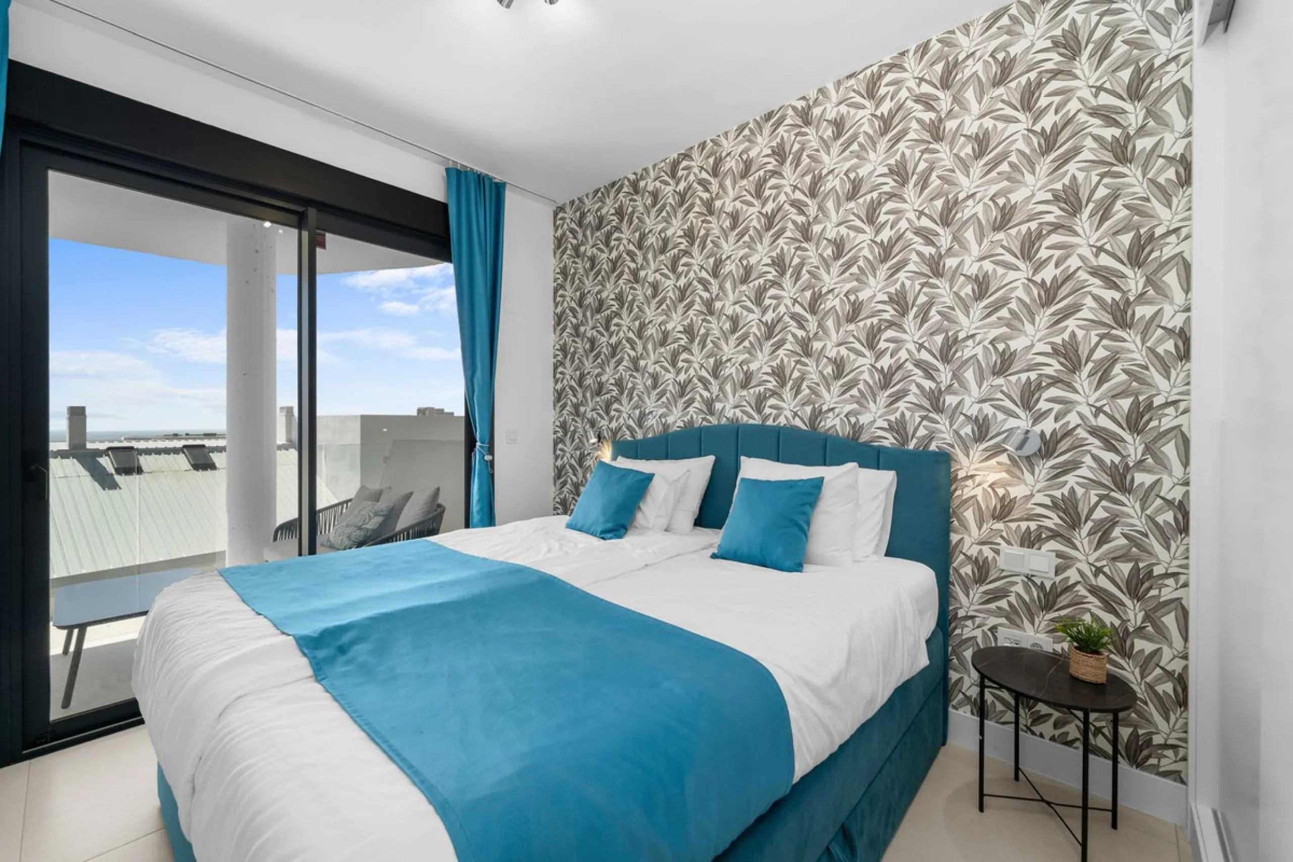 ELEGANT 2-BEDROOM APARTMENT WITH MEDITERRANEAN VIEWS!