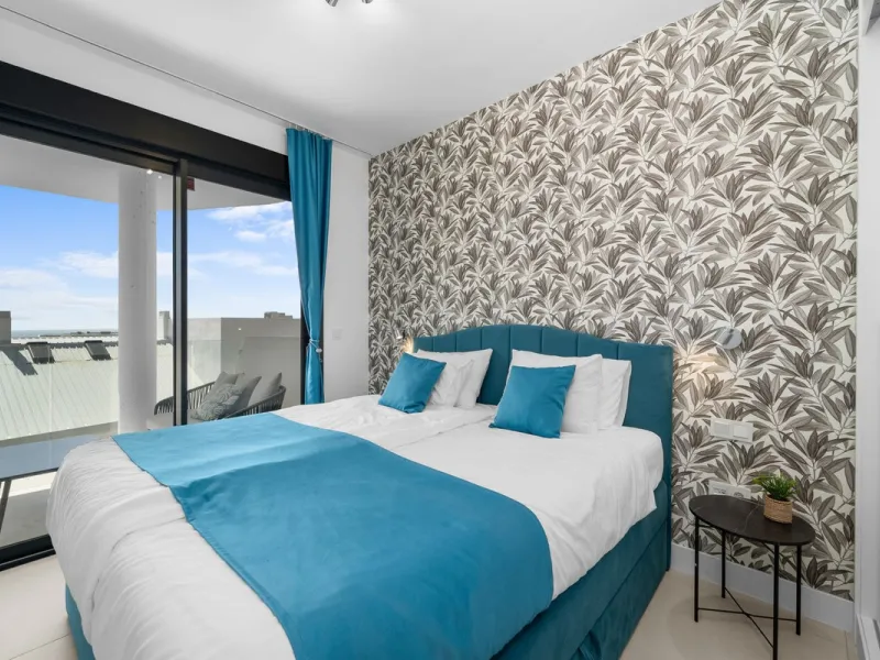 ELEGANT 2-BEDROOM APARTMENT WITH MEDITERRANEAN VIEWS!