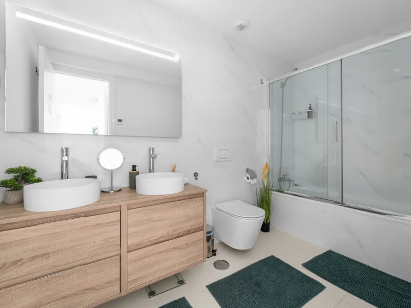 ELEGANT 2-BEDROOM APARTMENT WITH MEDITERRANEAN VIEWS!