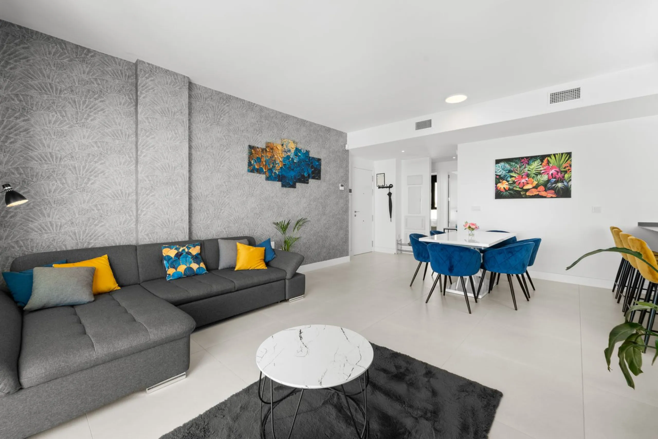STYLISH 3-BEDROOM CORNER APARTMENT WITH STUNNING MEDITERRANEAN SEA VIEWS!