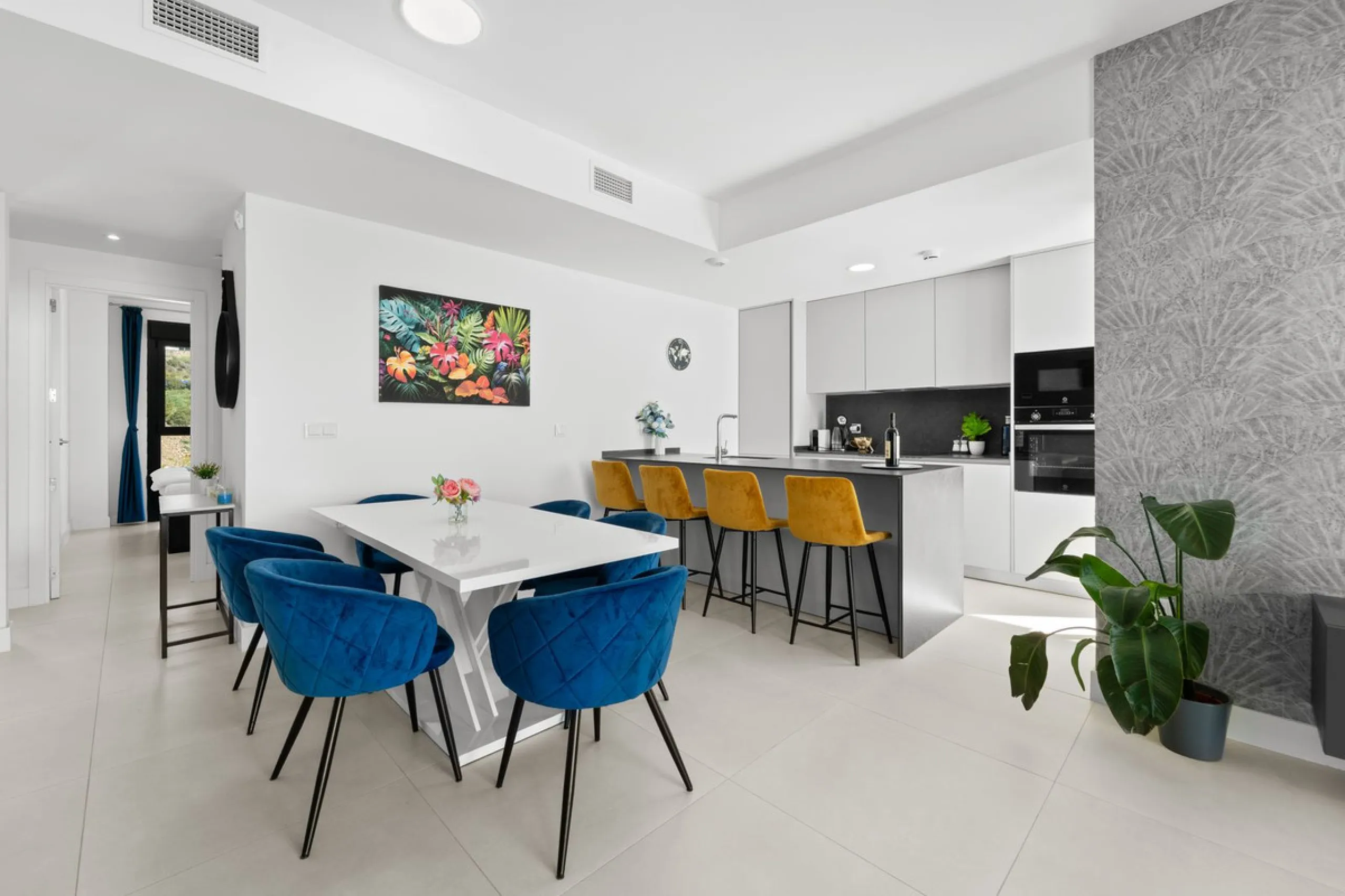 STYLISH 3-BEDROOM CORNER APARTMENT WITH STUNNING MEDITERRANEAN SEA VIEWS!