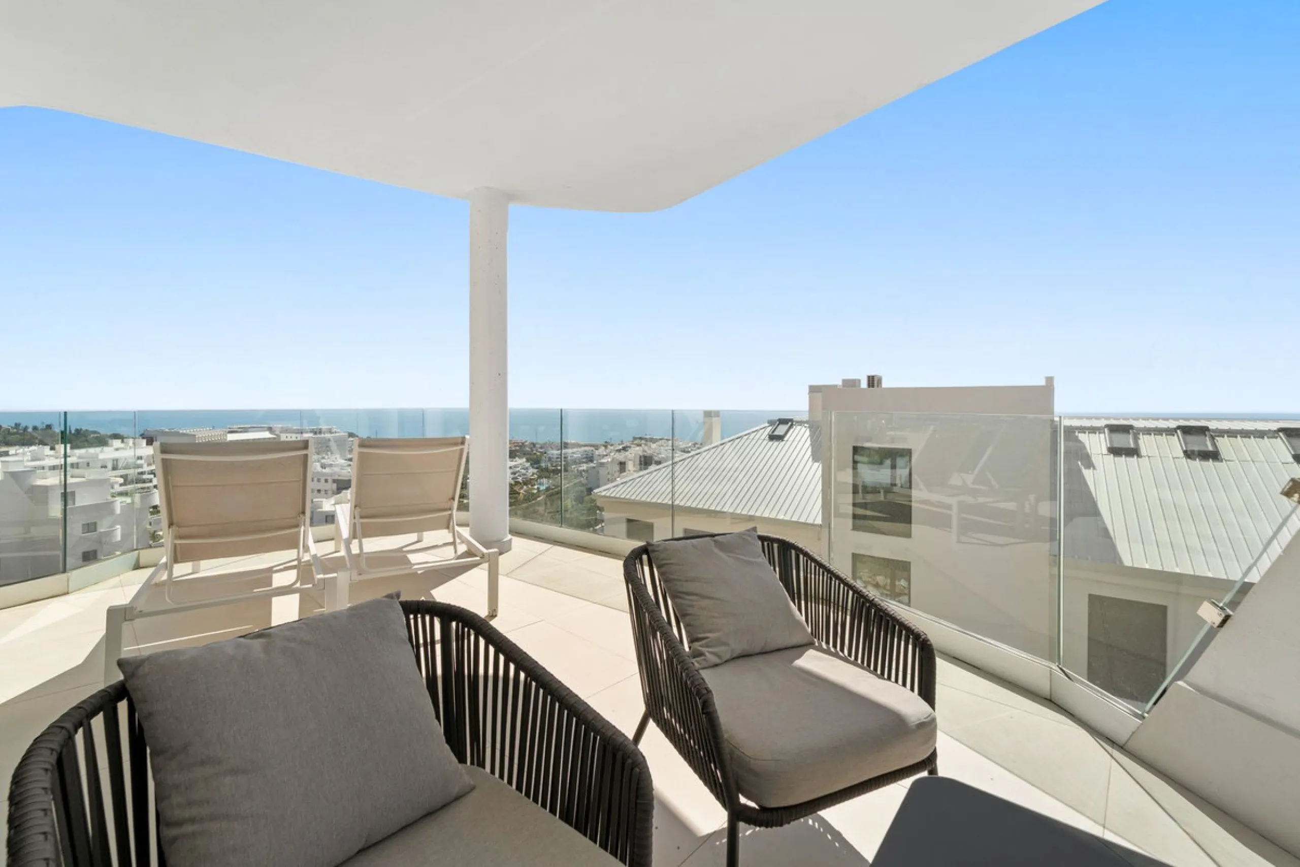 STYLISH 3-BEDROOM CORNER APARTMENT WITH STUNNING MEDITERRANEAN SEA VIEWS!