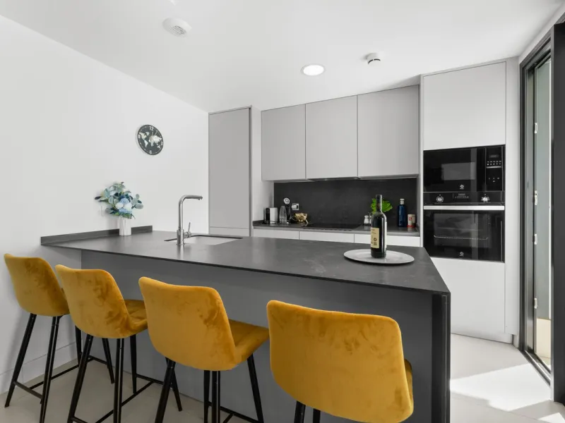 STYLISH 3-BEDROOM CORNER APARTMENT WITH STUNNING MEDITERRANEAN SEA VIEWS!