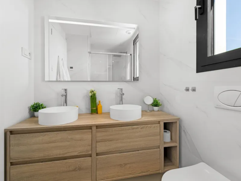 STYLISH 3-BEDROOM CORNER APARTMENT WITH STUNNING MEDITERRANEAN SEA VIEWS!