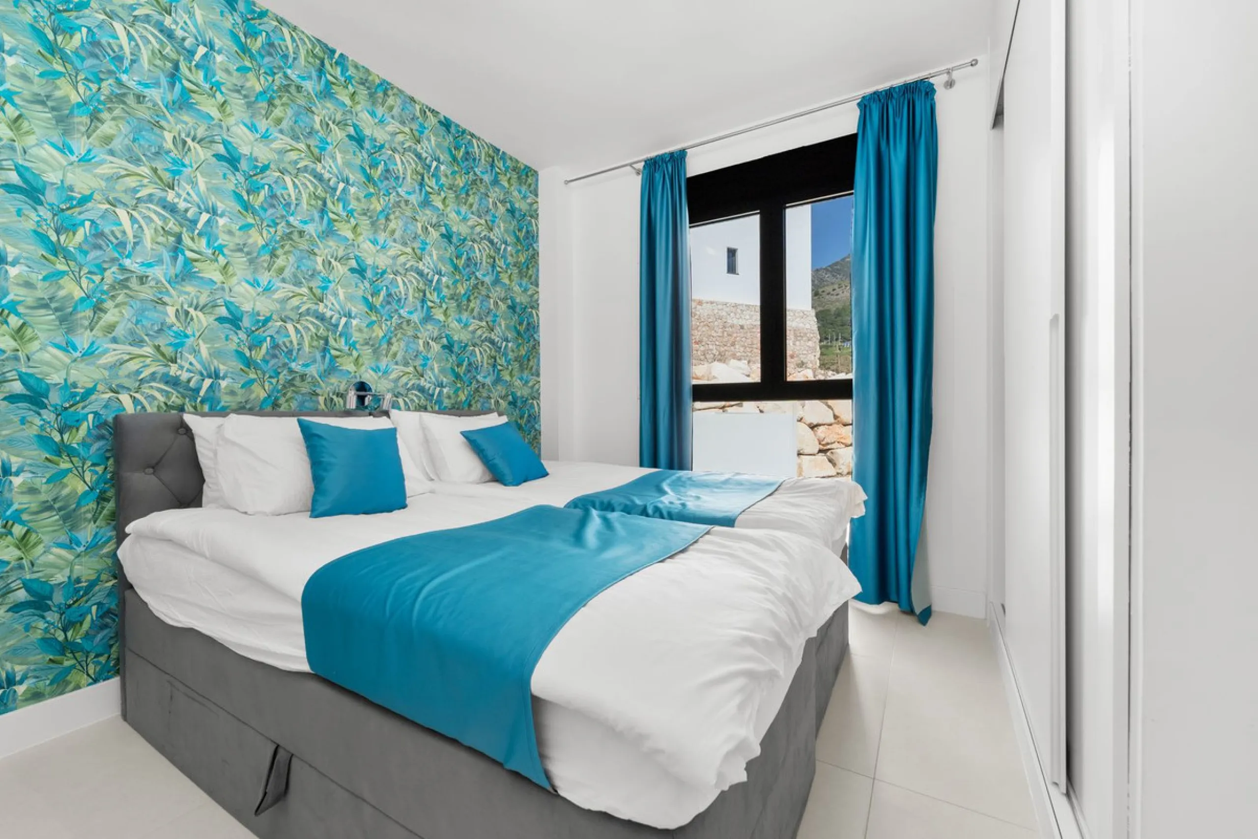 STYLISH 3-BEDROOM CORNER APARTMENT WITH STUNNING MEDITERRANEAN SEA VIEWS!