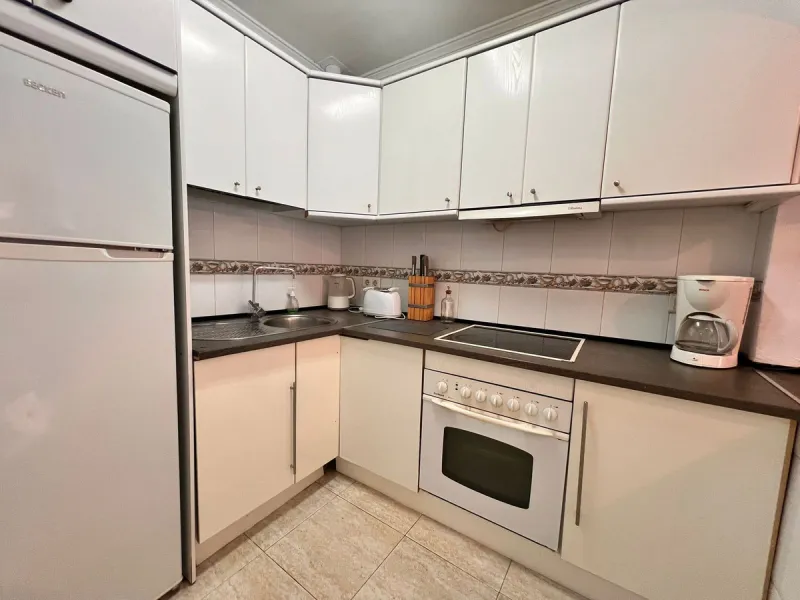 Lovely three bedroom two bathroom ground floor apartment located in the popular La Cala de Mijas. Very convenient for beach lovers, with only 250 meters walking distance from the beautiful beaches of La Cala.