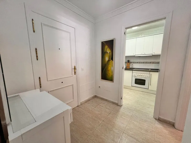 Lovely three bedroom two bathroom ground floor apartment located in the popular La Cala de Mijas. Very convenient for beach lovers, with only 250 meters walking distance from the beautiful beaches of La Cala.