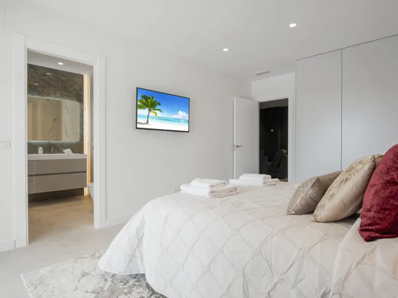 Fully renovated (key ready) completely furnished villa in the Los Flamingos Golf Resort (completed February 2024)