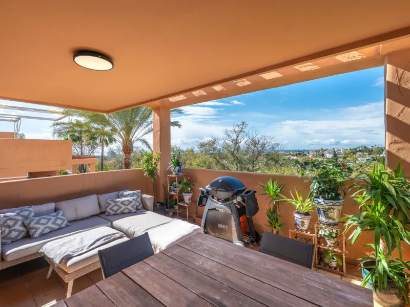This bright two-bedroom, two-bathroom apartment is located in the well-maintained