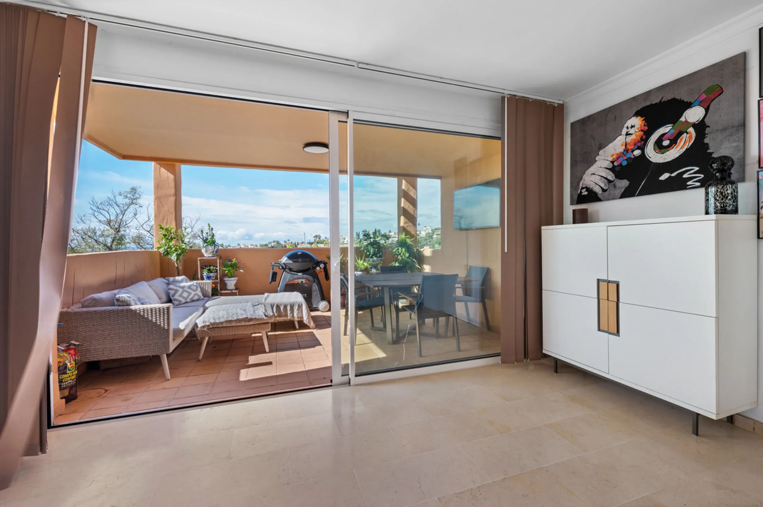 This bright two-bedroom, two-bathroom apartment is located in the well-maintained