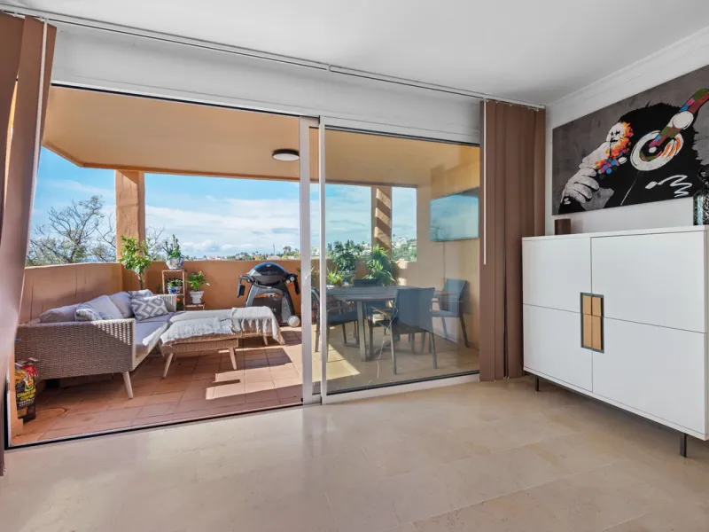 This bright two-bedroom, two-bathroom apartment is located in the well-maintained