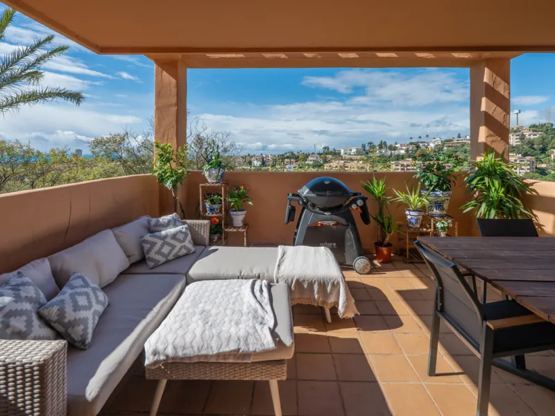 This bright two-bedroom, two-bathroom apartment is located in the well-maintained