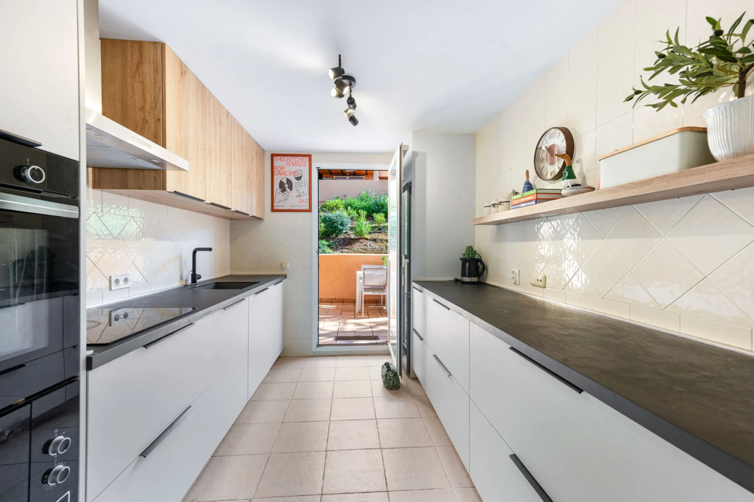 This bright two-bedroom, two-bathroom apartment is located in the well-maintained