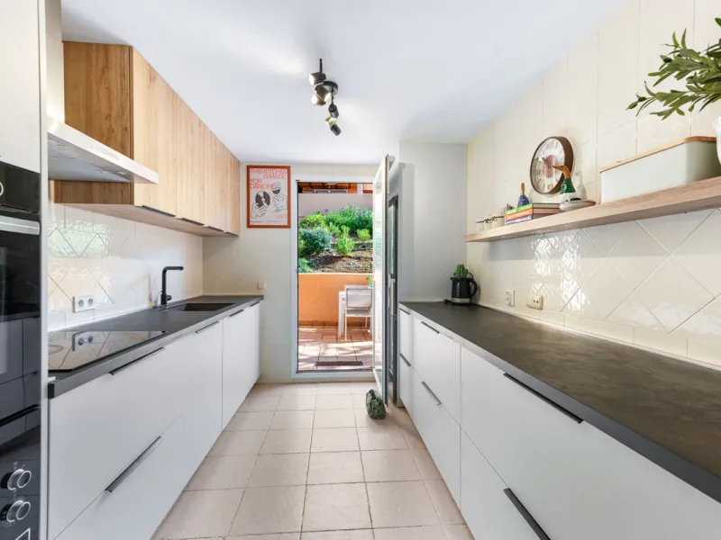 This bright two-bedroom, two-bathroom apartment is located in the well-maintained