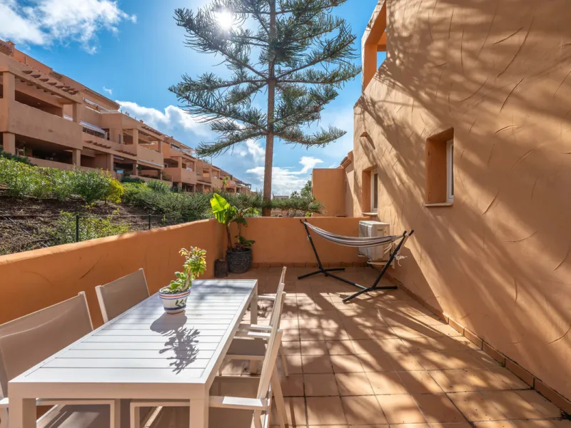 This bright two-bedroom, two-bathroom apartment is located in the well-maintained