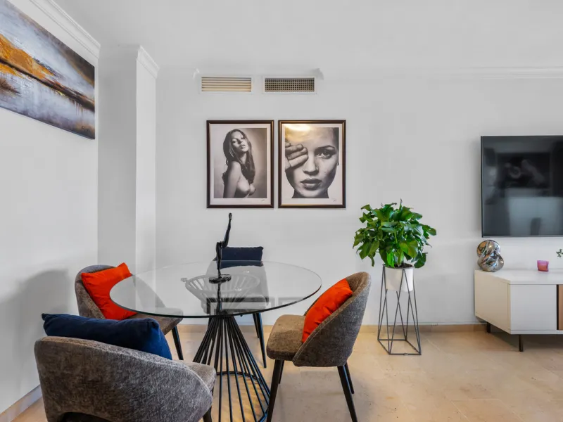 This bright two-bedroom, two-bathroom apartment is located in the well-maintained