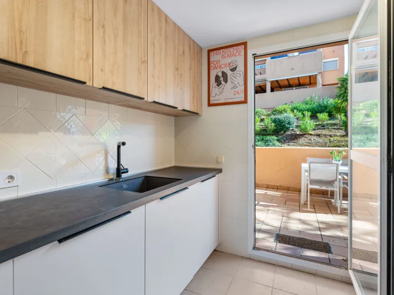 This bright two-bedroom, two-bathroom apartment is located in the well-maintained