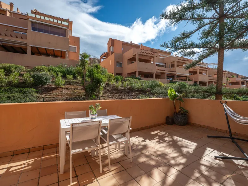 This bright two-bedroom, two-bathroom apartment is located in the well-maintained