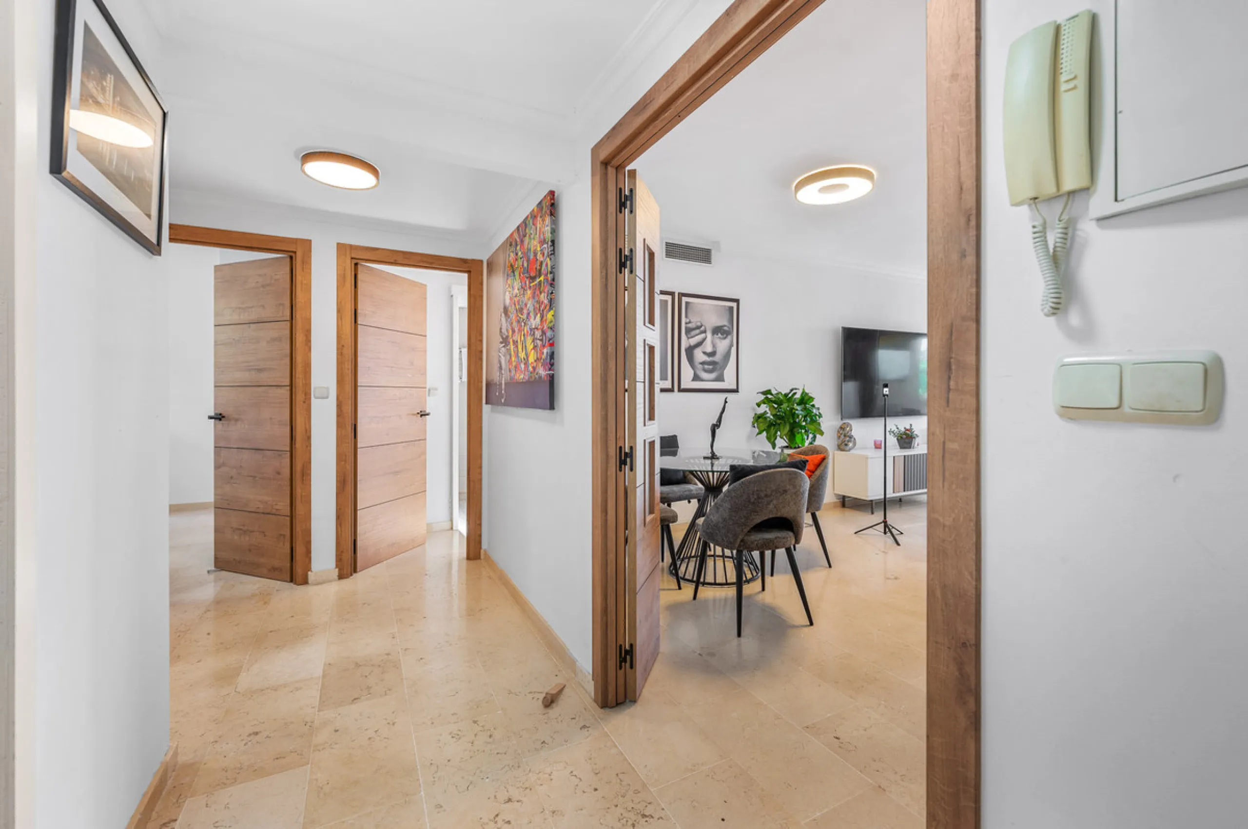 This bright two-bedroom, two-bathroom apartment is located in the well-maintained