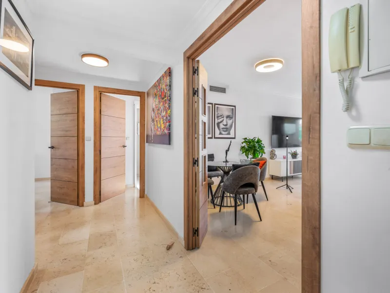 This bright two-bedroom, two-bathroom apartment is located in the well-maintained