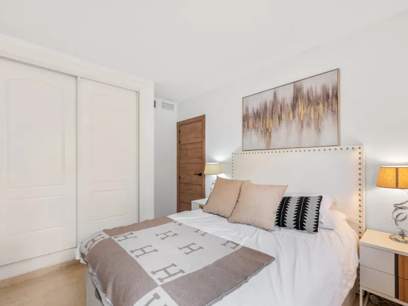 This bright two-bedroom, two-bathroom apartment is located in the well-maintained