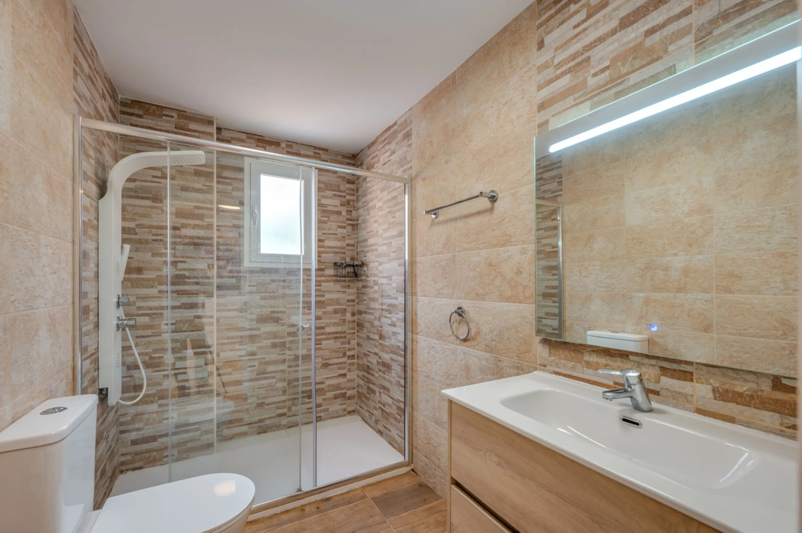 This bright two-bedroom, two-bathroom apartment is located in the well-maintained