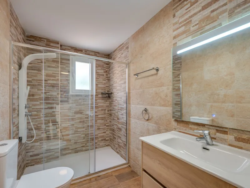 This bright two-bedroom, two-bathroom apartment is located in the well-maintained