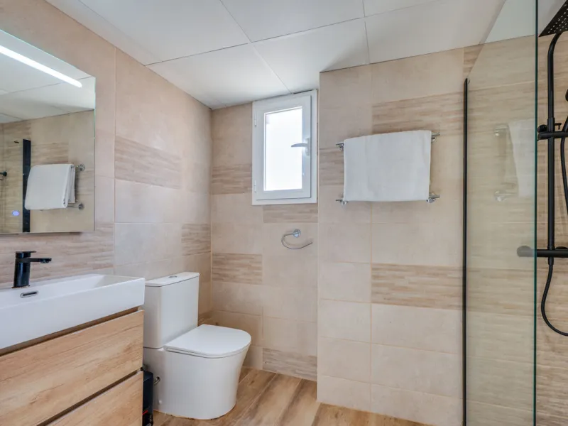 This bright two-bedroom, two-bathroom apartment is located in the well-maintained