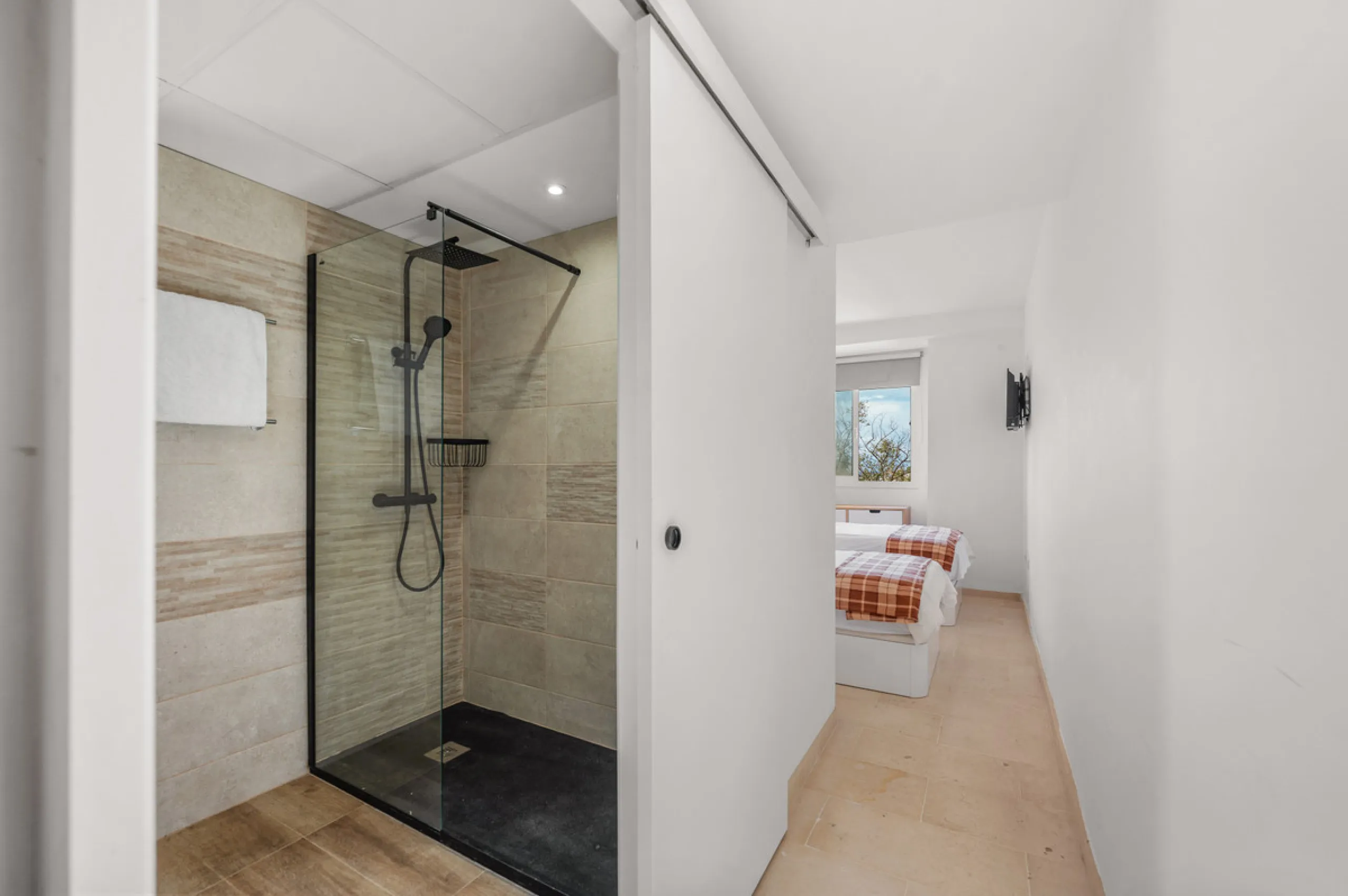 This bright two-bedroom, two-bathroom apartment is located in the well-maintained