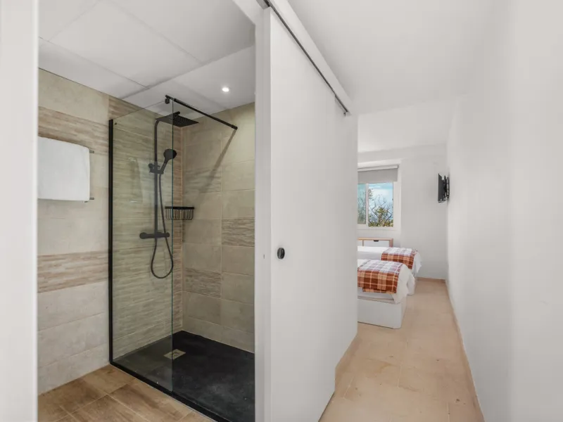 This bright two-bedroom, two-bathroom apartment is located in the well-maintained