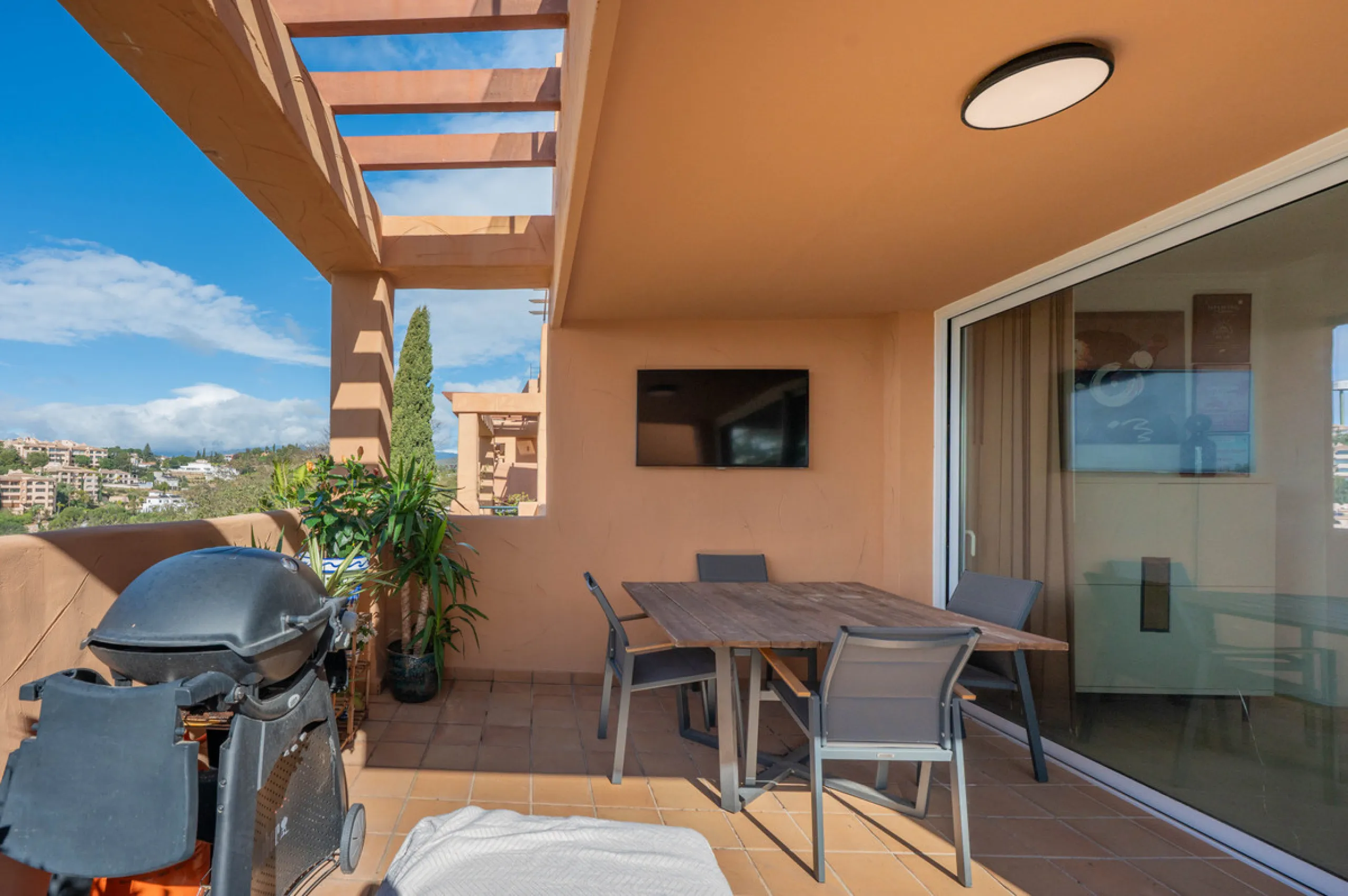 This bright two-bedroom, two-bathroom apartment is located in the well-maintained