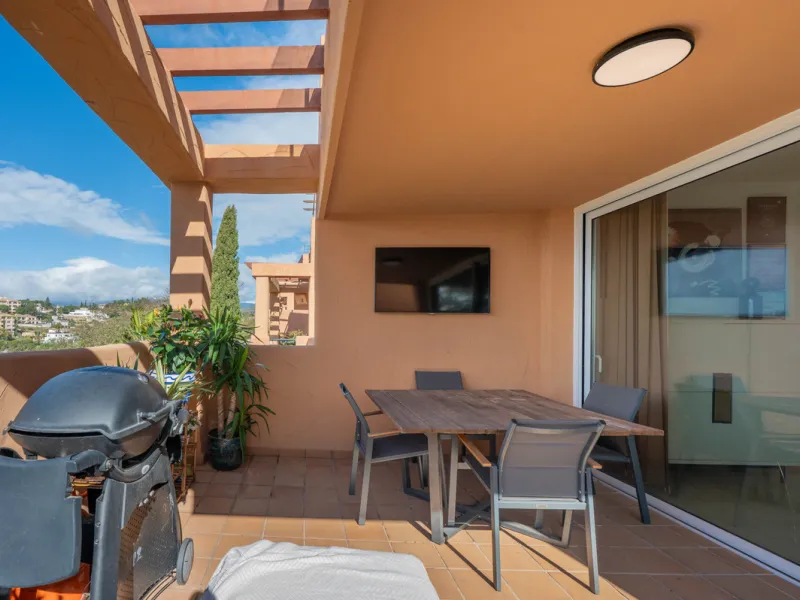 This bright two-bedroom, two-bathroom apartment is located in the well-maintained