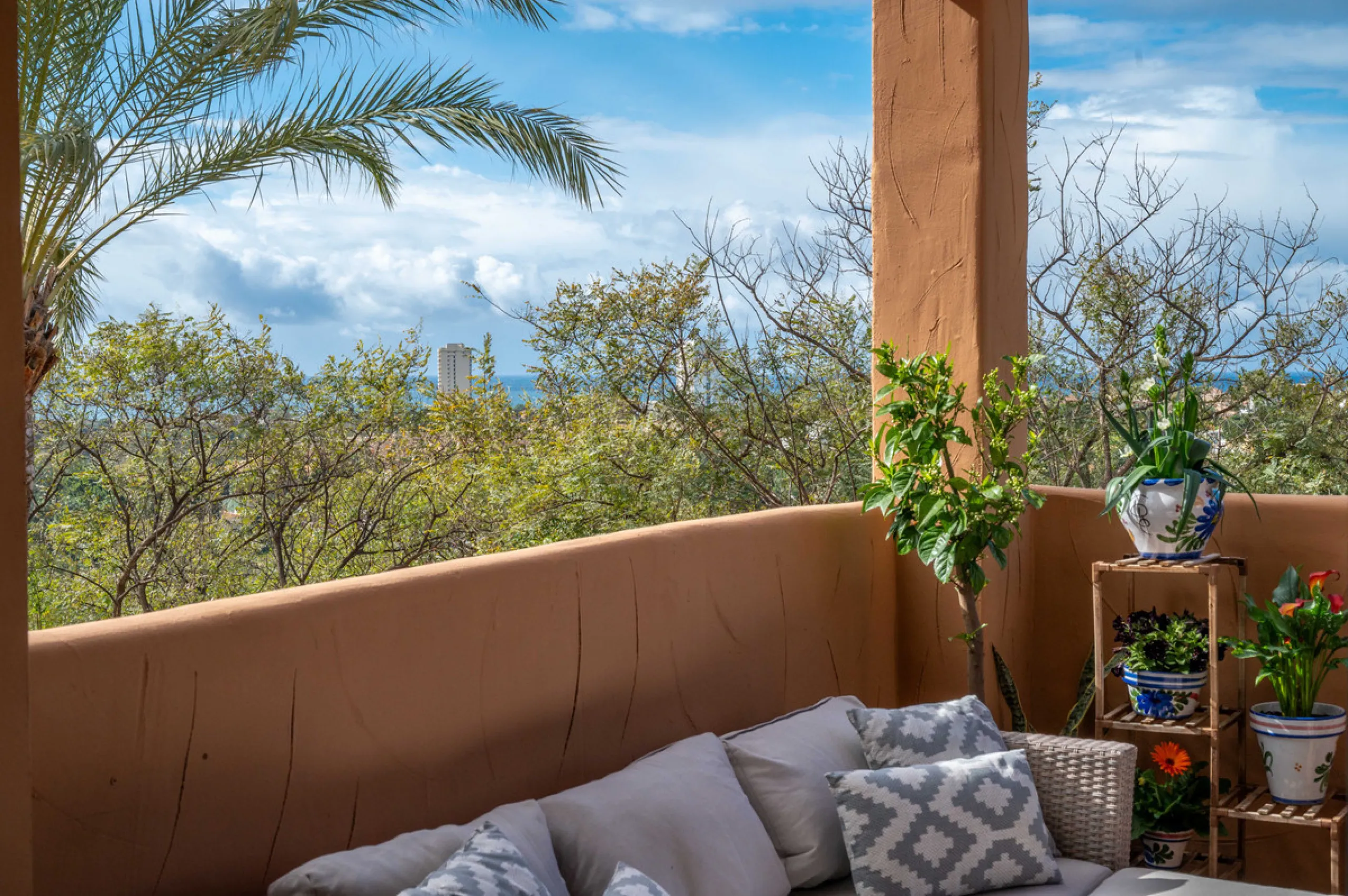 This bright two-bedroom, two-bathroom apartment is located in the well-maintained
