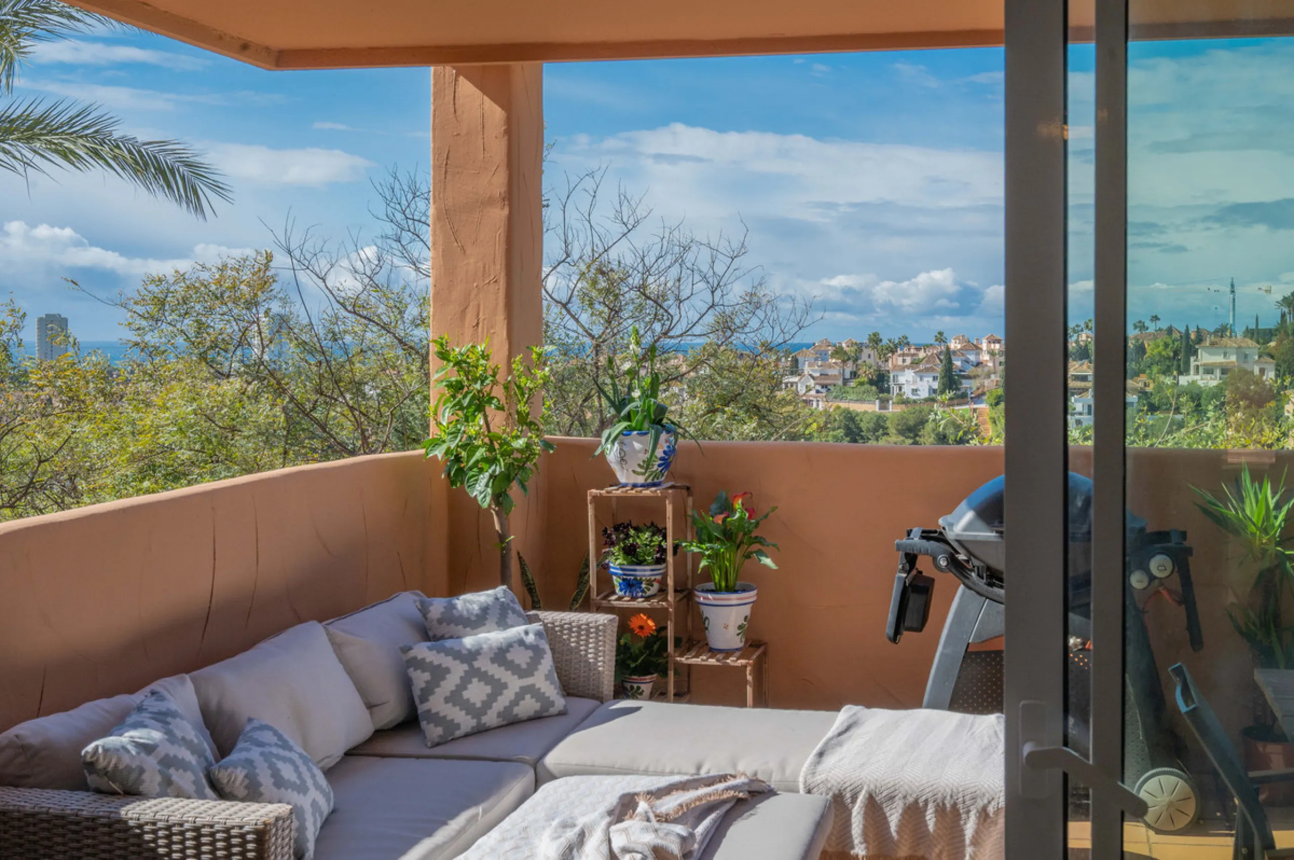 This bright two-bedroom, two-bathroom apartment is located in the well-maintained