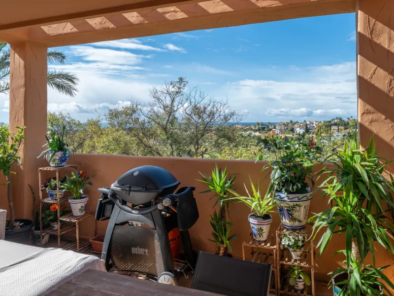 This bright two-bedroom, two-bathroom apartment is located in the well-maintained