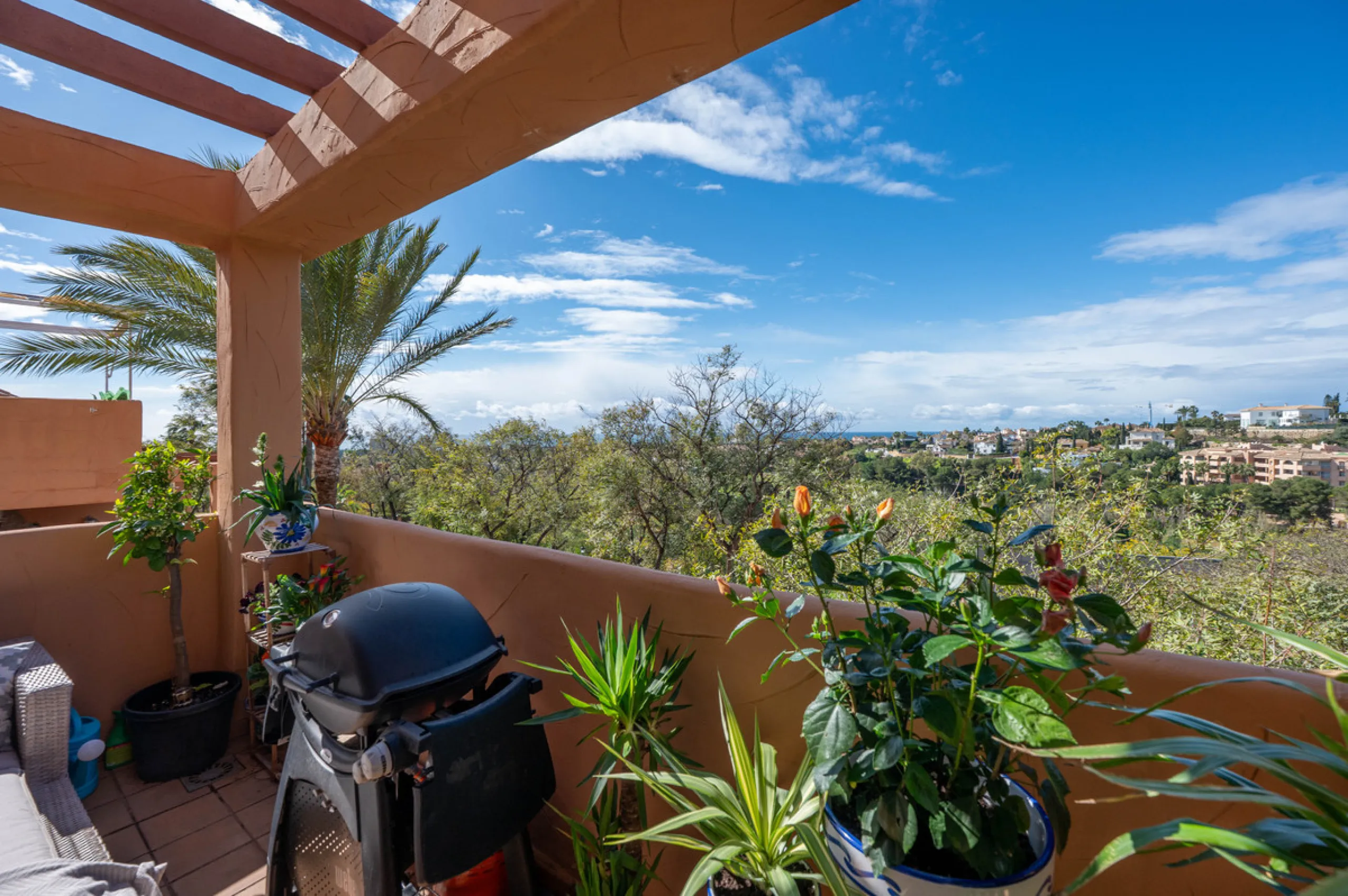 This bright two-bedroom, two-bathroom apartment is located in the well-maintained