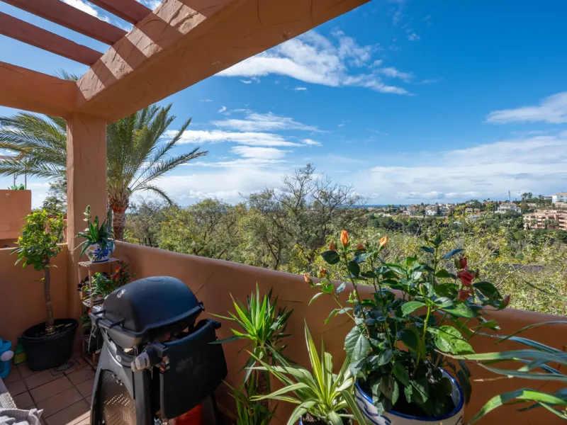 This bright two-bedroom, two-bathroom apartment is located in the well-maintained