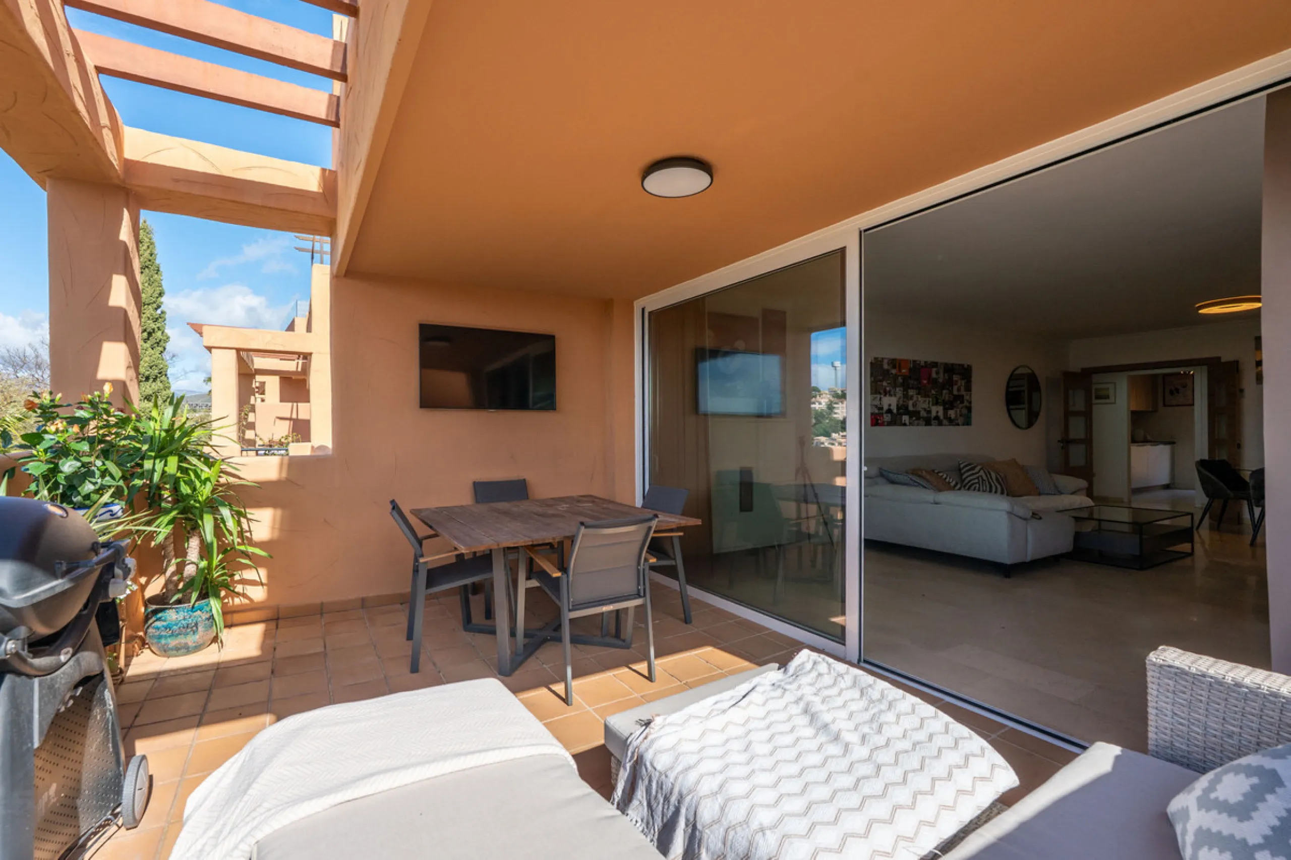This bright two-bedroom, two-bathroom apartment is located in the well-maintained
