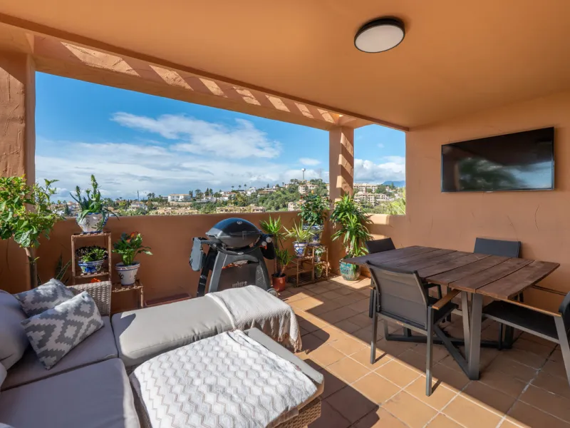 This bright two-bedroom, two-bathroom apartment is located in the well-maintained