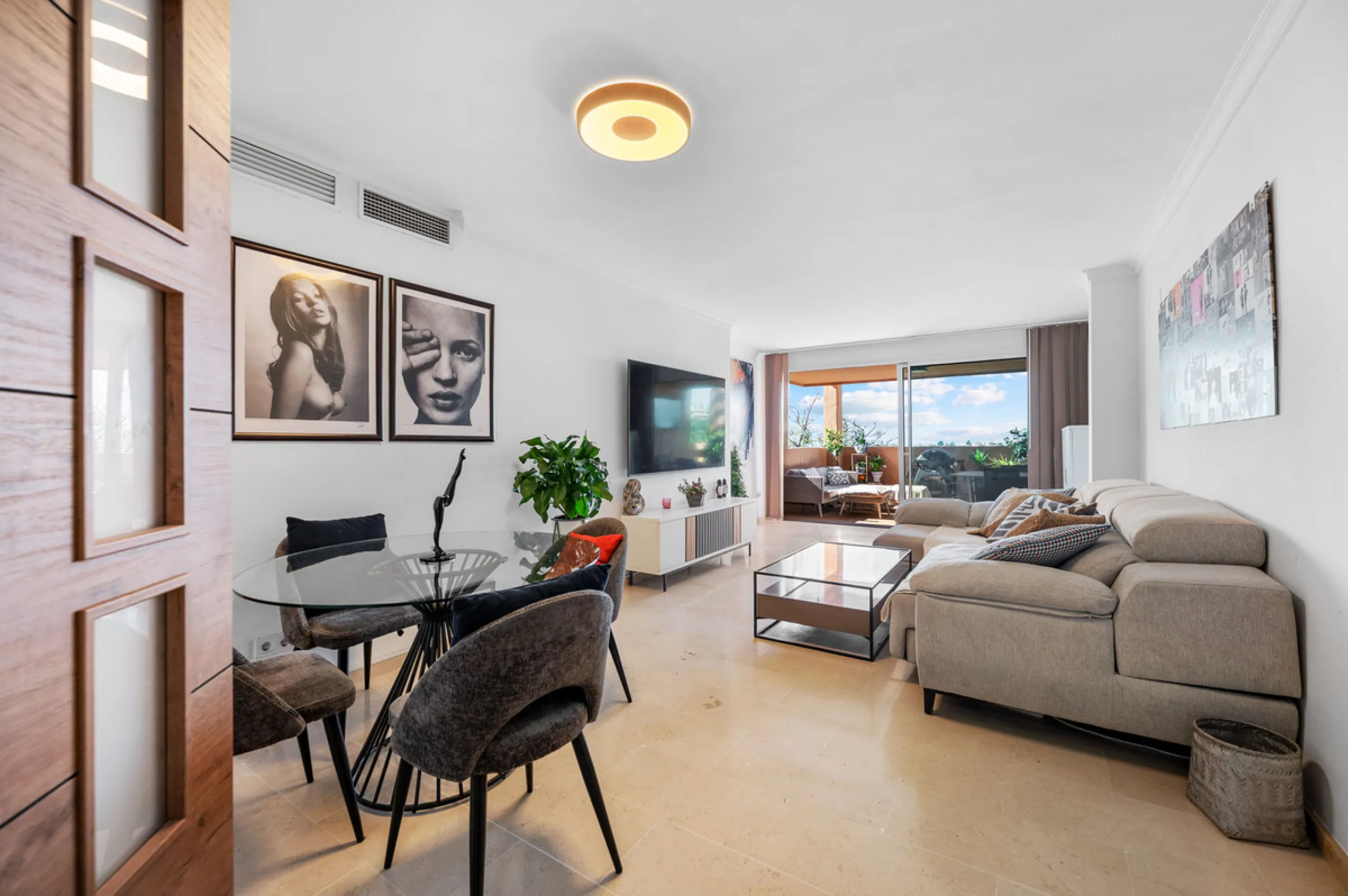 This bright two-bedroom, two-bathroom apartment is located in the well-maintained