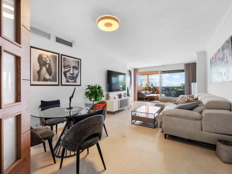 This bright two-bedroom, two-bathroom apartment is located in the well-maintained