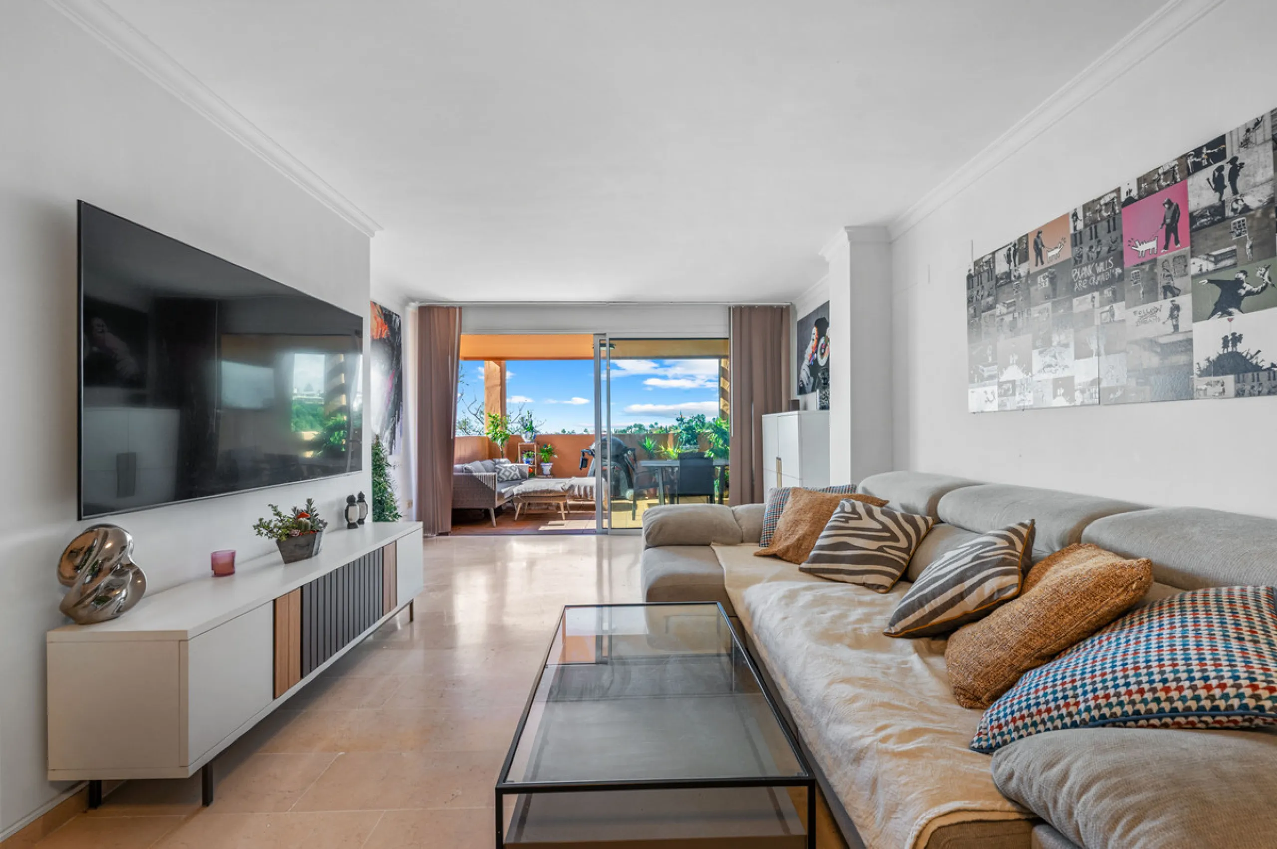 This bright two-bedroom, two-bathroom apartment is located in the well-maintained