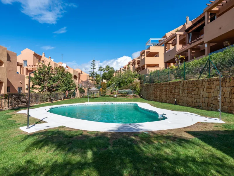 This bright two-bedroom, two-bathroom apartment is located in the well-maintained