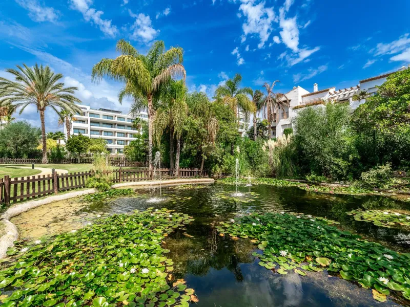 Apartment - Middle Floor Apartment в продаже в Estepona, Málaga. В доме 2 спален и 2 ванных комнат. Площадь дома 85 м²