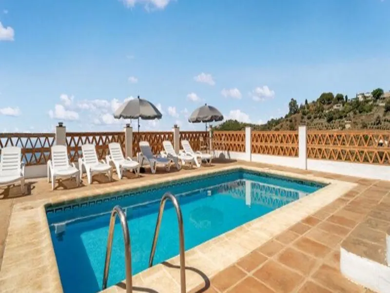 House - Finca - Cortijo в продаже в Torrox, Málaga. В доме 3 спален и 2 ванных комнат. Площадь дома 120 м². Площадь участка 400 м²